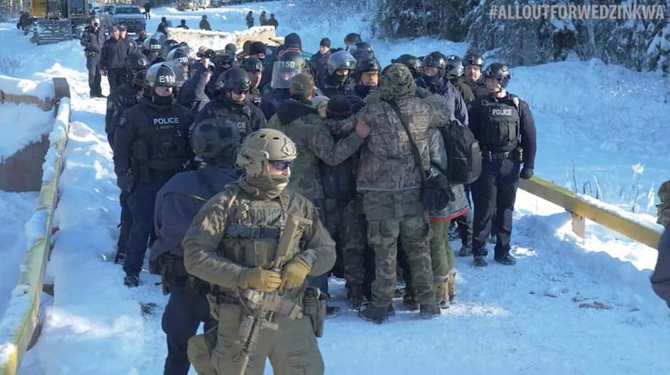 Déployer des tireurs d'élite et des équipes d'assaut face aux Autochtones,  c'est « plus pratique » selon la GRC - Pivot