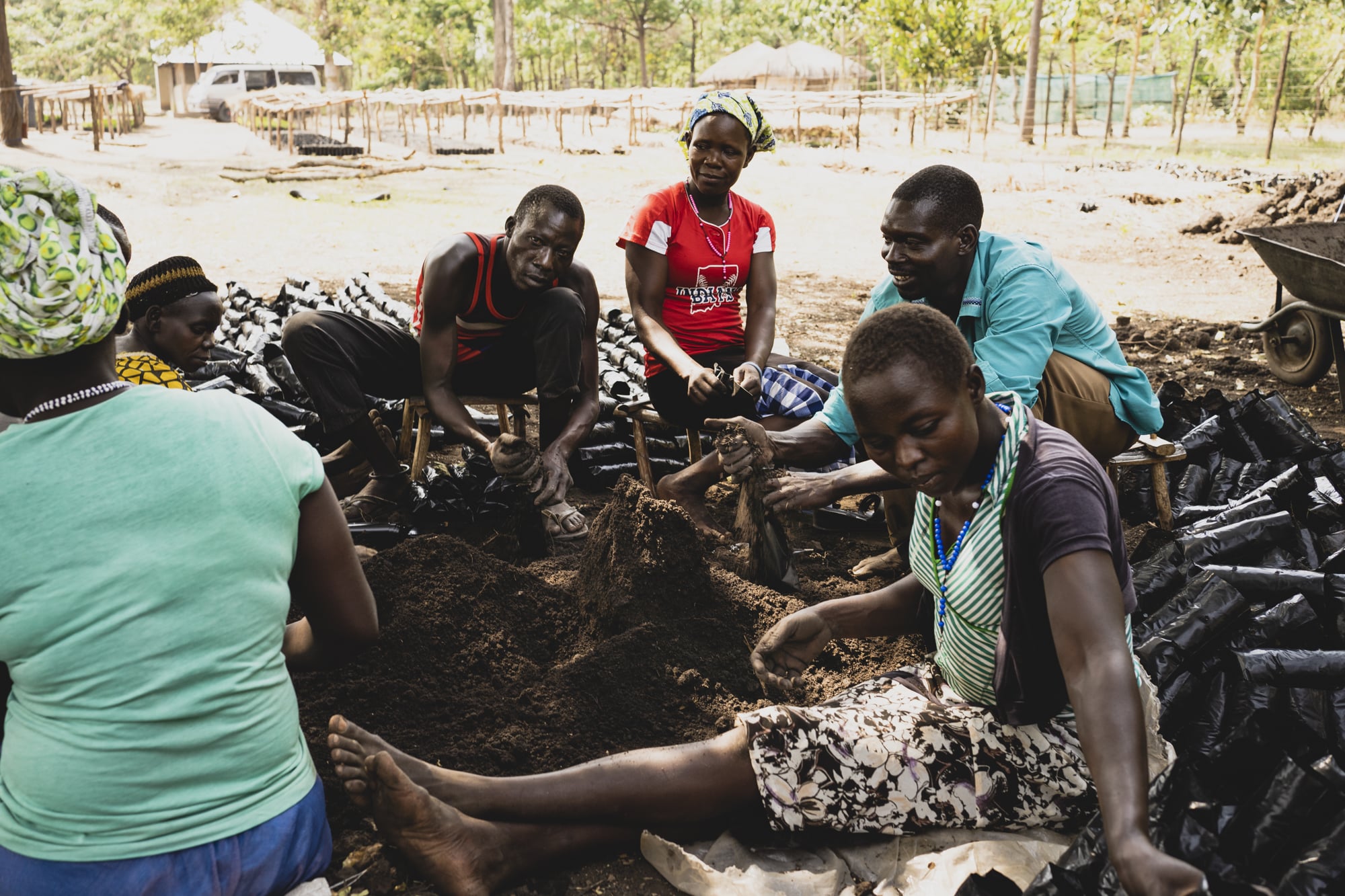Les r&eacute;fugi&eacute;&middot;es du camp d&rsquo;Imvepi pr&eacute;parent des semis d&egrave;s d&eacute;cembre pour les plantations d&rsquo;avril.