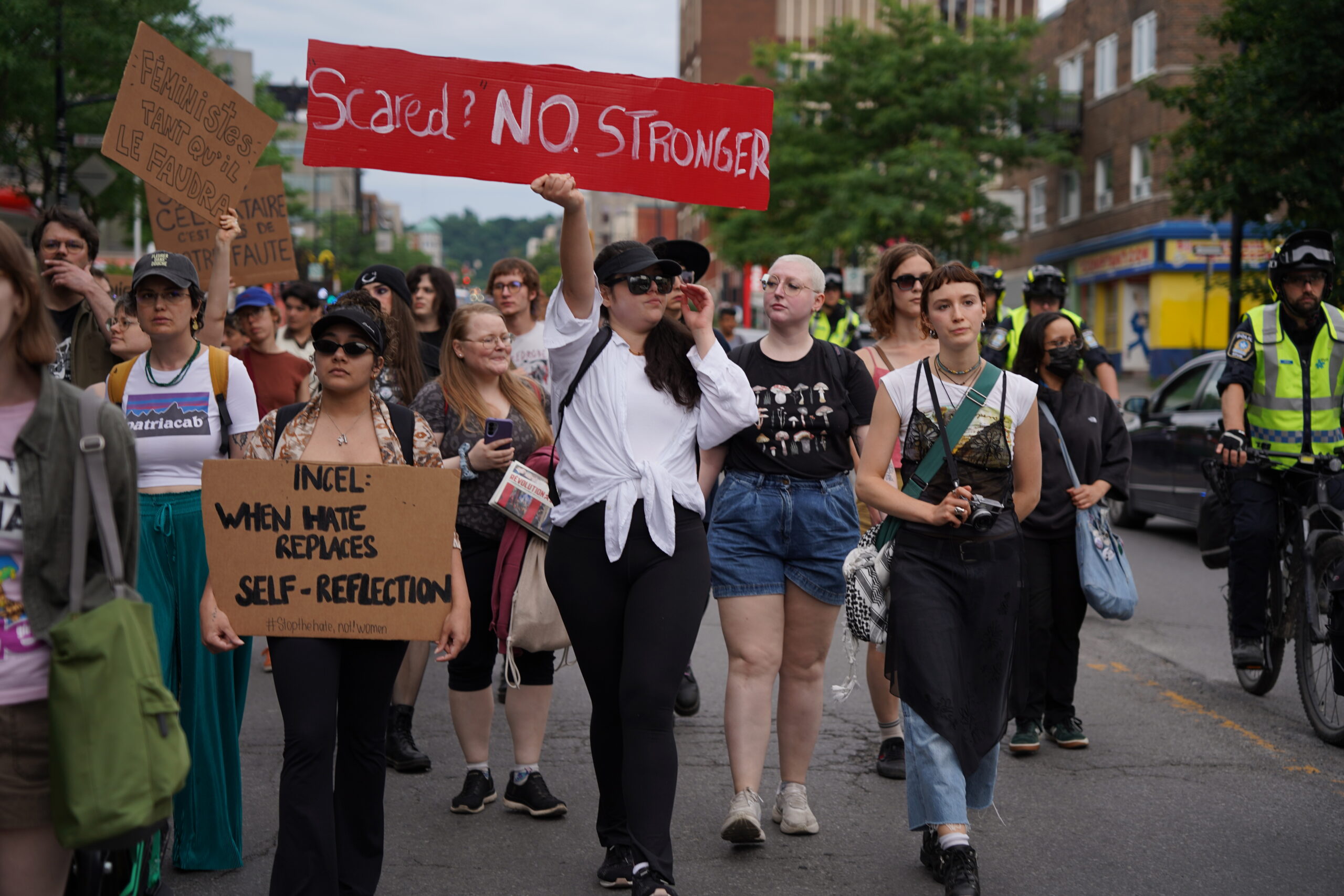 « La misogynie tue » : manifestation contre l’idéologie incel à Montréal