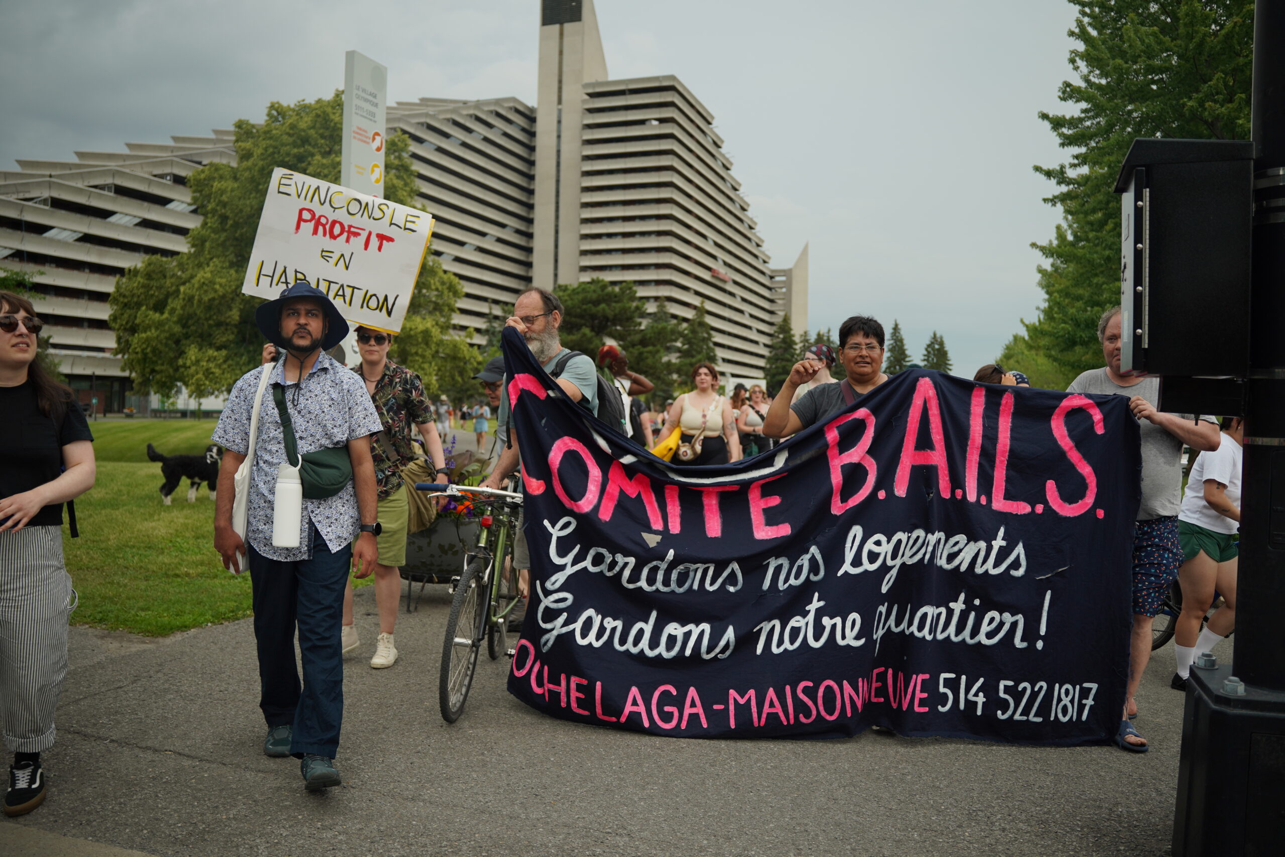 Des centaines de personne manifestent pour un meilleur droit au logement